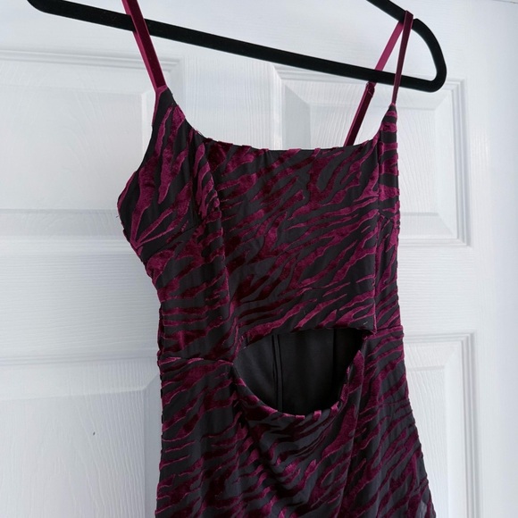 NWT LULUS Fierceness Burgundy Animal Print Velvet Cutout Bodycon Dress XS - Picture 5 of 13